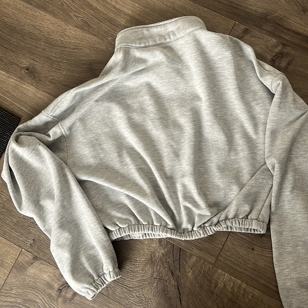 Akira crop sweatshirt - Picture 4 of 4